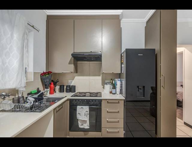 1 BEDROOM APARTMENT FOR SALE IN BRYANSTON